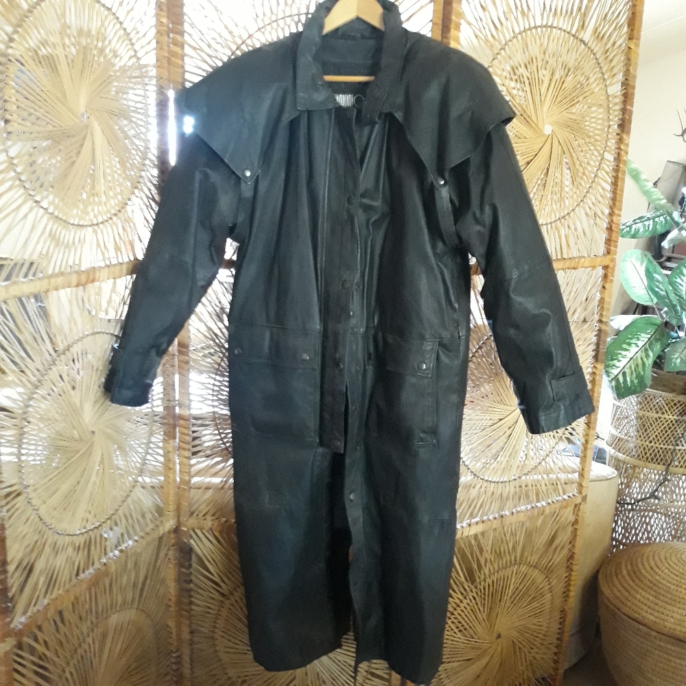 Black Duster - Picture 3 of 4